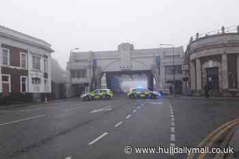 'Gridlock' as North Bridge over River Hull closed due to police incident - live updates