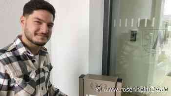 24 und schon Chef beim Einwohnermeldeamt: Wie Salih Çetinkaya die Bürger zum Lächeln bringen will