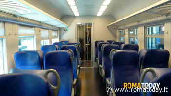 Violenza sessuale sul treno regionale: tappa la bocca a una 15enne e la palpeggia