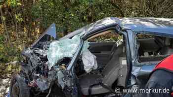 Kleinwagen gegen Lkw: Fahrer (80) stirbt bei Unfall