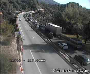 Le trafic fortement ralenti sur l'A8 dans le sens France-Italie: l'entrée de Roquebrune momentanément interdit