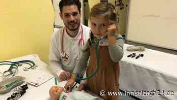 „Müssen wir die Beine abnehmen?“ Wie Kindern im Teddybär-Krankenhaus die Angst genommen wird