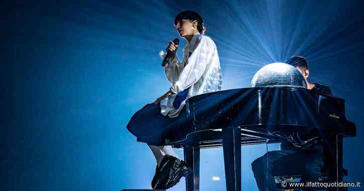 Ariete raduna la migliore generazione al Forum di Milano: “Un concerto è condivisione, amore e amicizia”. Ospiti a sorpresa Tananai e Rkomi