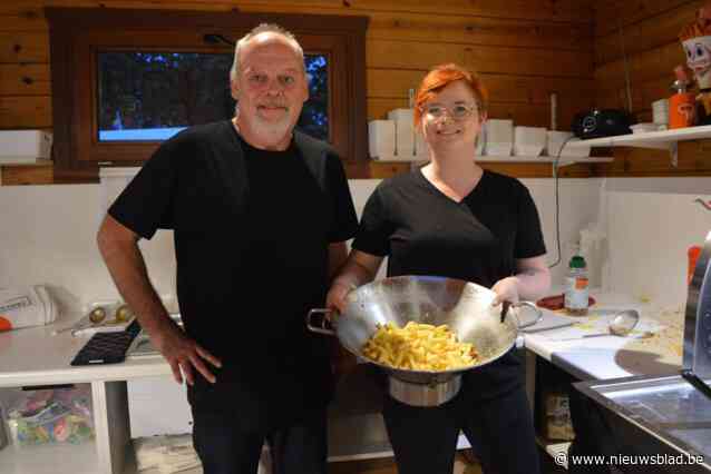 Frituur ’t Pleintje viert veertigste verjaardag zonder online of telefonische bestellingen, maar met meer babbeltjes tijdens het wachten zoals vroeger