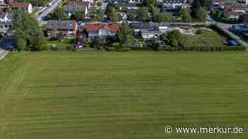 Städtebaulich „verheerend“ oder ein herrlich ruhiger Nachbar? Erneut Debatte um umstrittenes Solarfeld