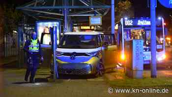 Mönchengladbach: Auto fährt Wartende an Bushaltestelle an - vier Verletzte