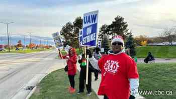 Autoworkers union reaches tentative deal with Chrysler-owner Stellantis to end strike