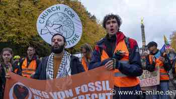 „Letzte Generation“ versehen Siegessäule in Berlin mit Banner