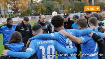 Trainer Holger Bachthaler hat den Spielern des FV Illertissen eine Menge zu sagen