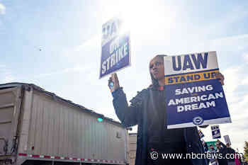Auto workers union announces tentative agreement to end strike with Stellantis
