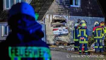 Unfall an der B201 in Dollrottfeld: Auto durchbricht Wand eines Hauses