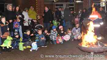 In Wolfenbüttel kommen Hunderte zum Feuerwehr-Laternenumzug
