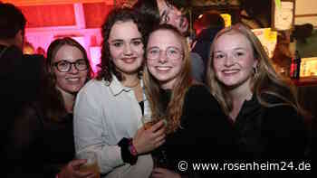 700 Gäste feiern ausgelassen bei der „Dance & Kiss Party“ in Söchtenau