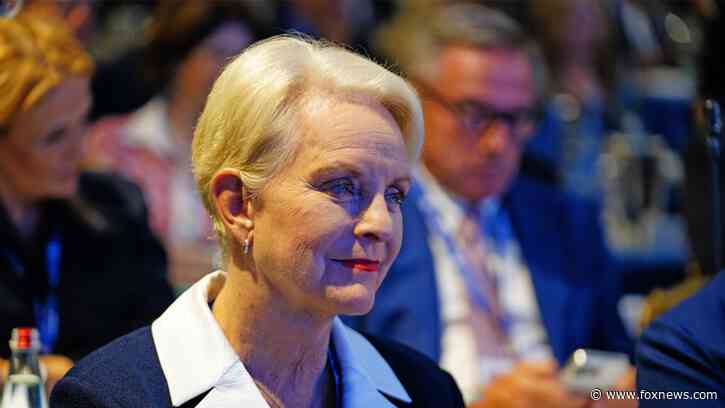 UN food program chief says organization lost communication with humanitarian teams in Gaza