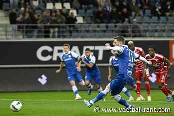 🎥 Drie keer niks vanop elf meter: onwaarschijnlijke taferelen in Gent - Standard, coaches reageren zeer duidelijk