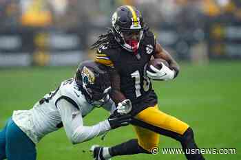 Steelers' Johnson Rips Refs for No-Call on Hit That Injured QB Pickett: 'They Should Get Fined'