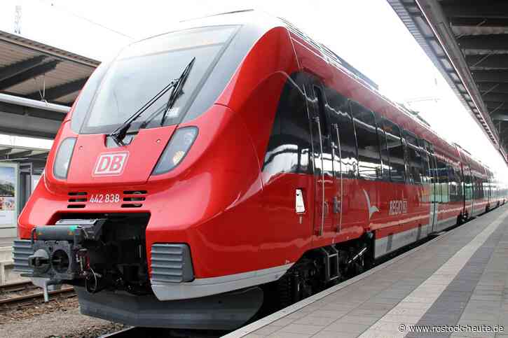 Vom 27. Oktober bis zum 3. Dezember 2023 fallen die S-Bahnen zwischen dem Hauptbahnhof Rostock und Warnemünde aus. Die Bahn richtet einen Schienenersatzverkehr mit Bussen ein.