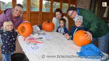 Begeisterte Kinder beim Kürbisschnitzen in Leiferde