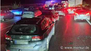 Schwerer Unfall auf der Autobahn: Jugendliche feiern in der Rettungsgasse