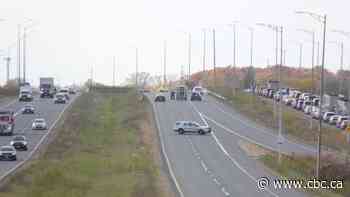 Teen dies after 2 motorcycles collide on Windsor expressway