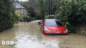 Isle of Wight: Residents tackle floods amid rain forecasts