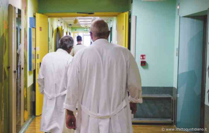 La notizia del medico multato per il troppo lavoro causa Covid mi ha provocato due reazioni diverse