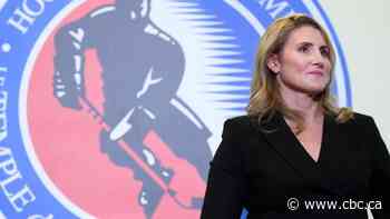 Wickenheiser calls for neck protection 'at every level in hockey' after former NHLer's death