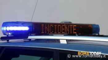 Incidente sul raccordo, auto investe tre operai: un morto 