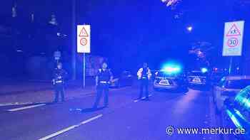 Anwohner hören Schussgeräusche – Polizei findet kurz darauf zwei Leichen in Mehrfamilienhaus