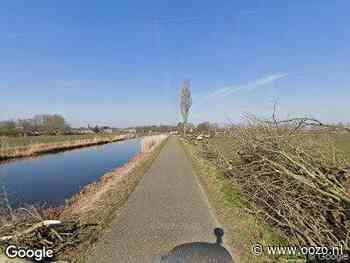 Ambulance met grote spoed naar de Oude Dijk in Abcoude