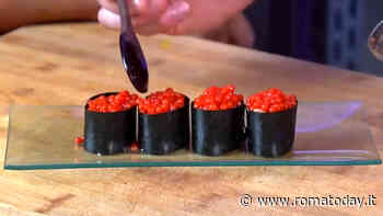 Il video dei tiktoker romani che trasformano la pasta al tonno in sushi