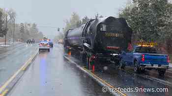 Colorado drivers watch as SpaceX rocket goes down the road