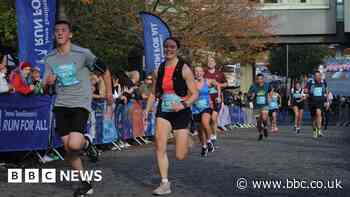 Thousands of runners take part in Coventry half marathon
