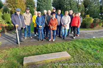 Rahden: Gedenkstein erinnert an alten Friedhof am Kirchplatz