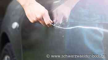 Polizei sucht Zeugen: Autokratzer beschädigt mehrere Autos in Bad Liebenzell