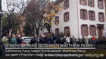 Gedenken an Matthew Perry vor «Friends»-Haus in New York