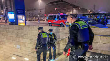 Einfahrende U-Bahn – Frau fällt am Bahnsteig in München und wird schwer verletzt