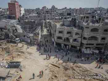 Scontri durissimi a Gaza. Raid sui campi profughi | La diretta