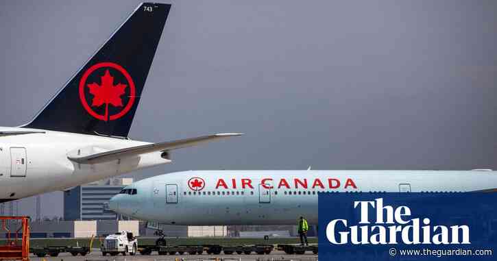 Disabled man drags himself off plane after Air Canada fails to offer wheelchair