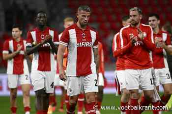 Mark van Bommel lacht zich krom met Toby Alderweireld in De Slimste Mens