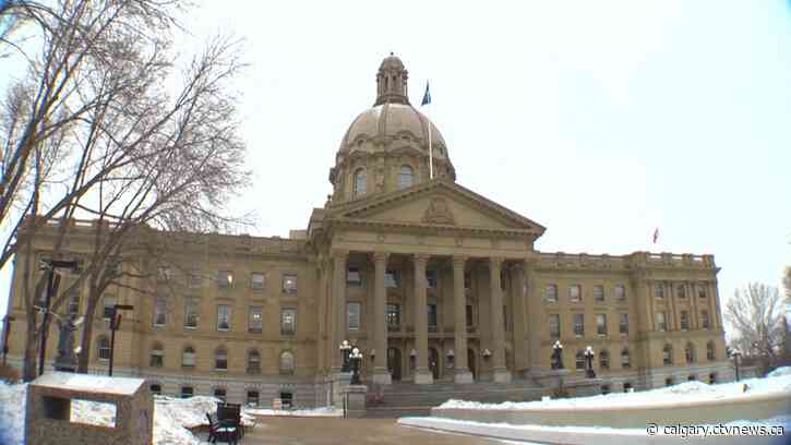 Alberta puts more pressure on Ottawa to pause carbon pricing on home heating