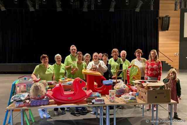 Gezinsbond schenkt speelgoed aan gemeentebestuur om kansarme gezinnen te helpen