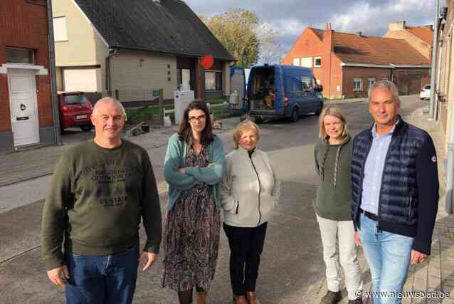 Bewoners niet te spreken over herstellingen in hun straat: “Het voetpad is niet meer begaanbaar en er zijn overal verzakkingen”