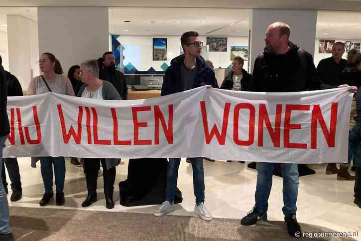 Massaal protest tegen opvang Oekraïners in Purmerend tijdens inspraakavond