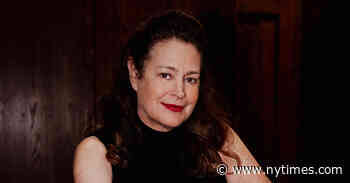 ‘I’m Still Alive’: Sean Young Takes the Stage in ‘Ode to the Wasp Woman’