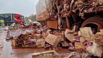 Lkw-Unfall in Niedersachsen: Autobahn ist voller Kakao