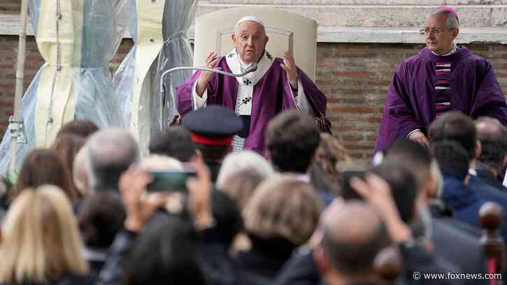 Pope Francis says two-state solution needed for Israelis, Palestinians