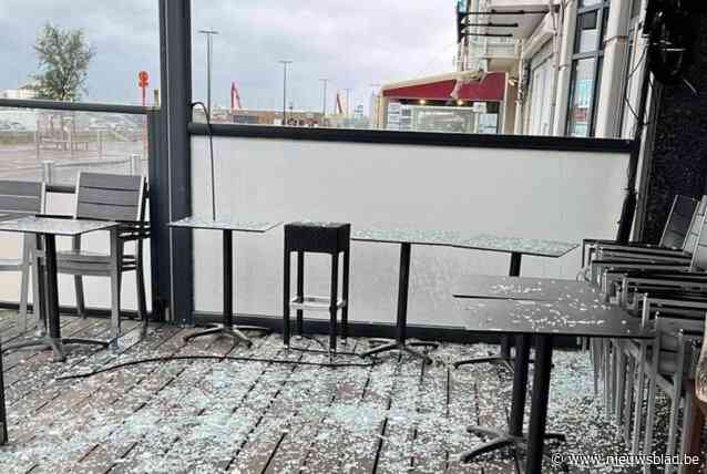 Vallende brokstukken, verbrijzelde terrasschermen en boom op rijdende wagen: ook in Blankenberge heel wat schade