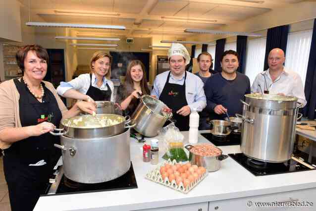 Burgemeester kookt voor onthaalouders, oudercomités en schooldirecties