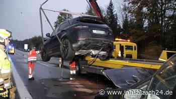 Kettenreaktion fordert vier Verletzte auf A8 – Fahrer (32) bremst zu spät und crasht in Mercedes